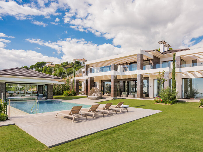 Zeitgenössische Luxusvilla mit Panoramablick auf das Meer in La Reserva del Alcuzcuz