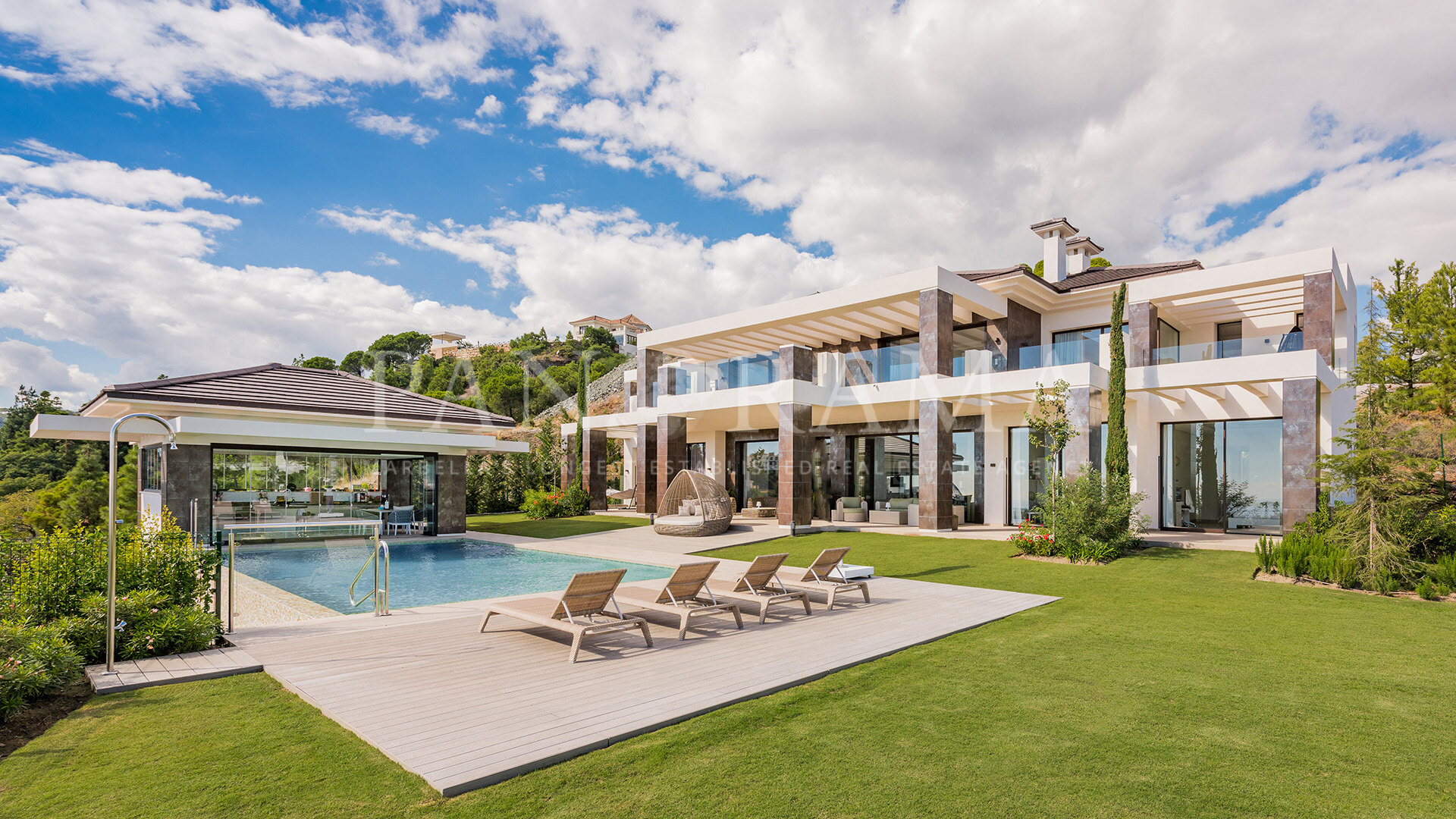 Villa de luxe contemporaine avec vue panoramique sur la mer à La Reserva del Alcuzcuz