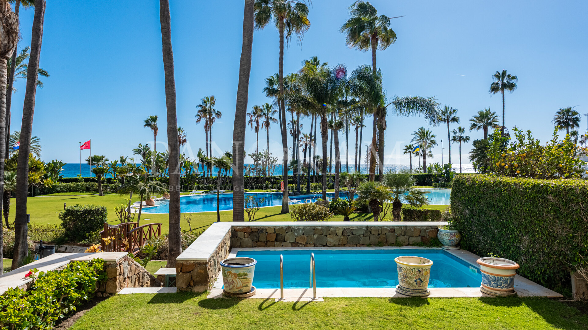 Appartement en première ligne de plage avec vue sur la mer et piscine privée à Los Granados II