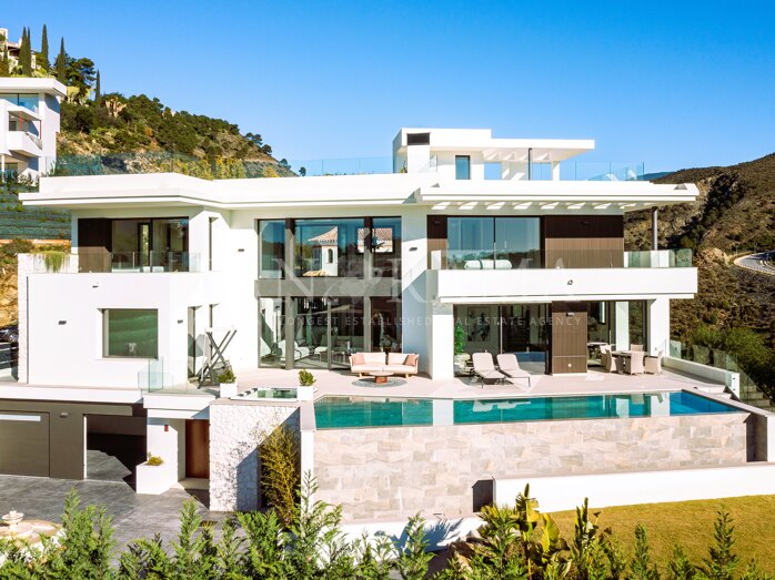 Fantastique villa neuve avec vue panoramique à Las Lomas de la Quinta
