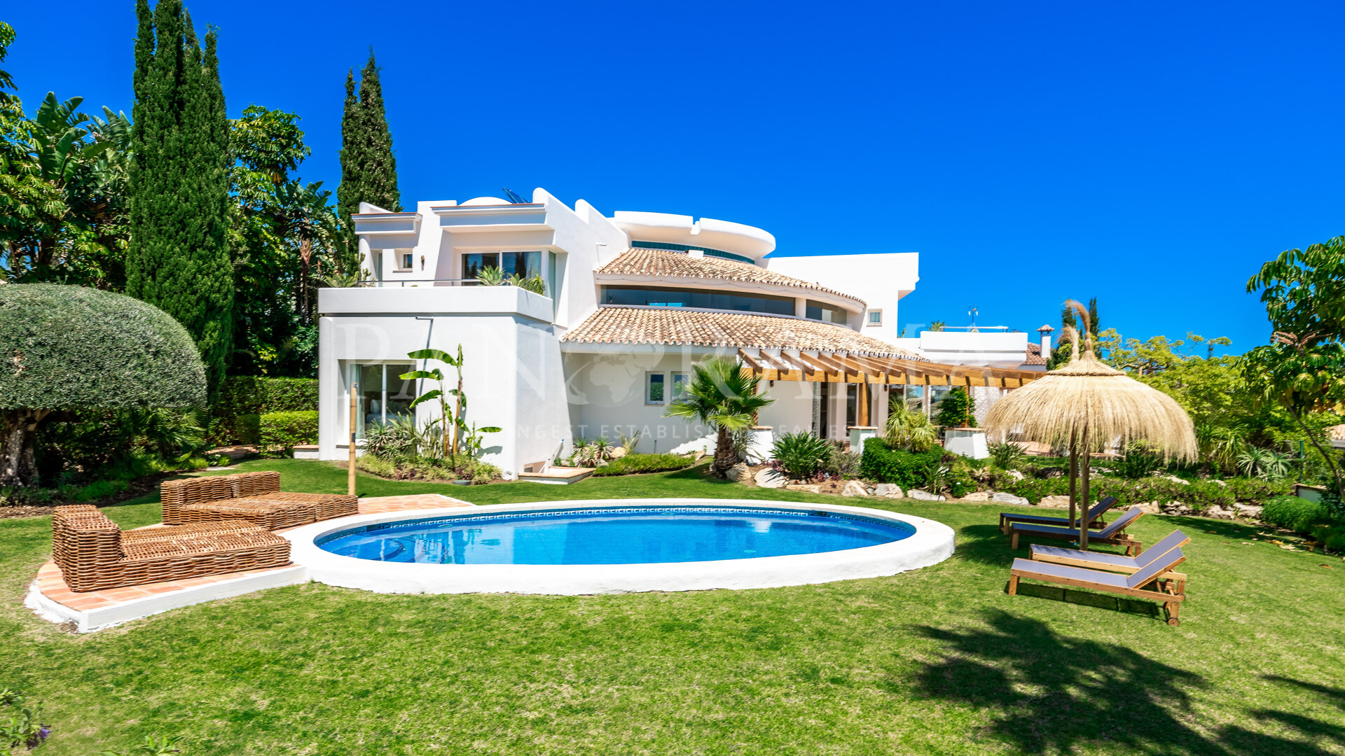 Impressive villa in Los Flamingos with sea and golf views