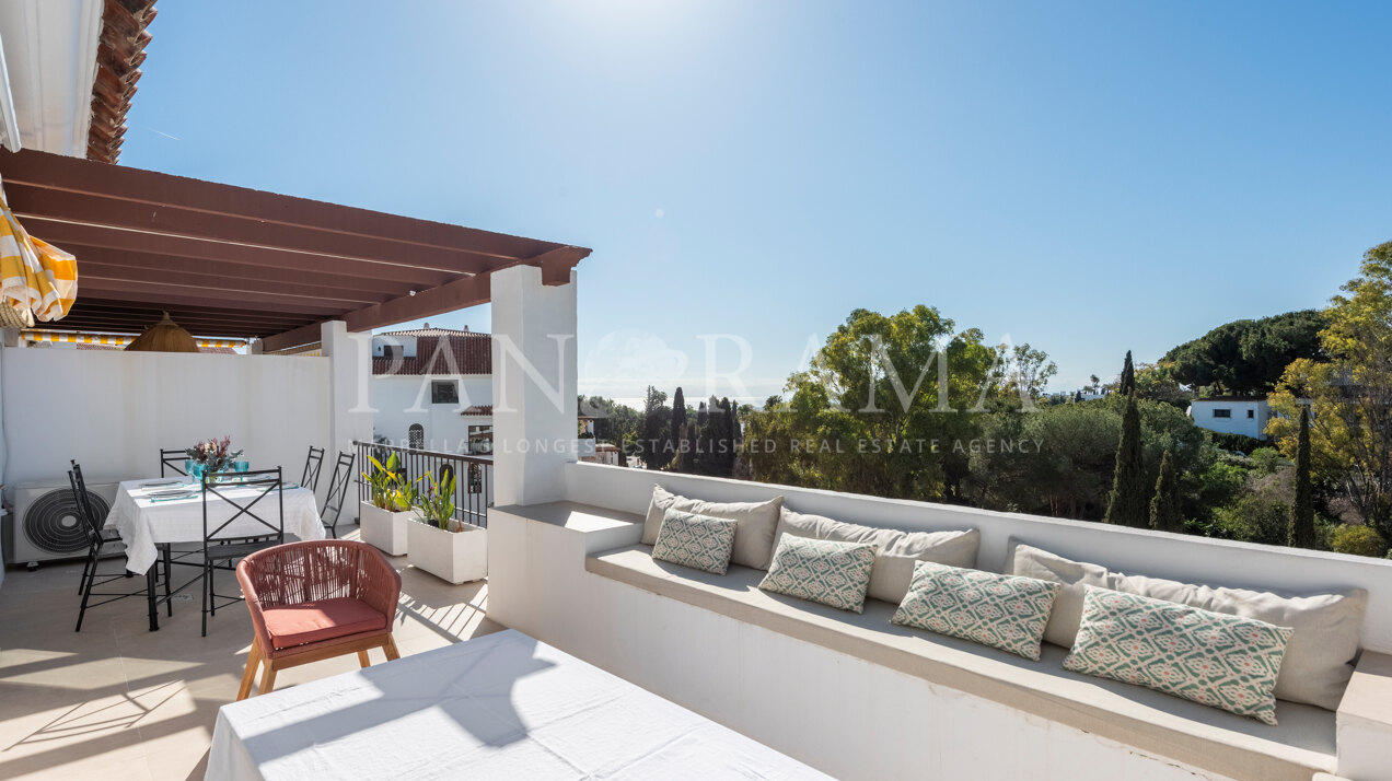 Duplex penthouse with views of the Mediterranean Sea in Las Lomas de Marbella Club