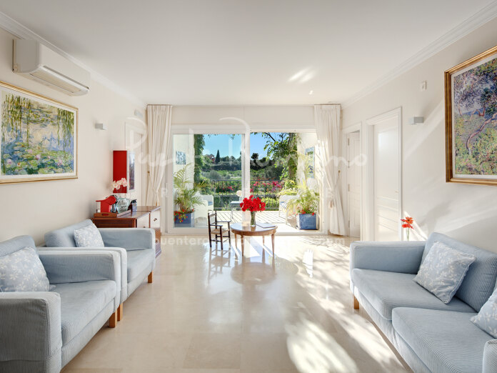 Exclusivo edificio independiente con aparcamiento privado ideal para despachos prefesionales, oficinas, etc. en Nueva Andalucía