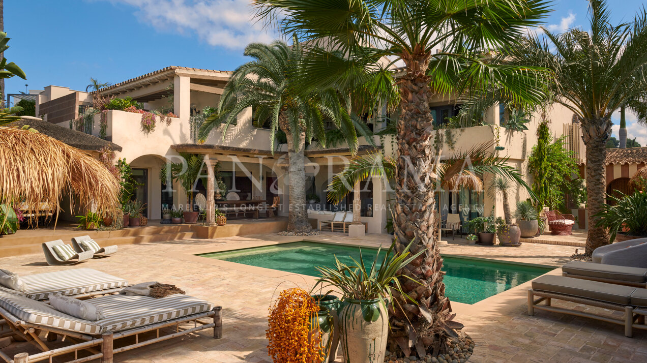 Villa Las Tortugas, une propriété exceptionnelle en bord de mer à Los Monteros, Marbella Est