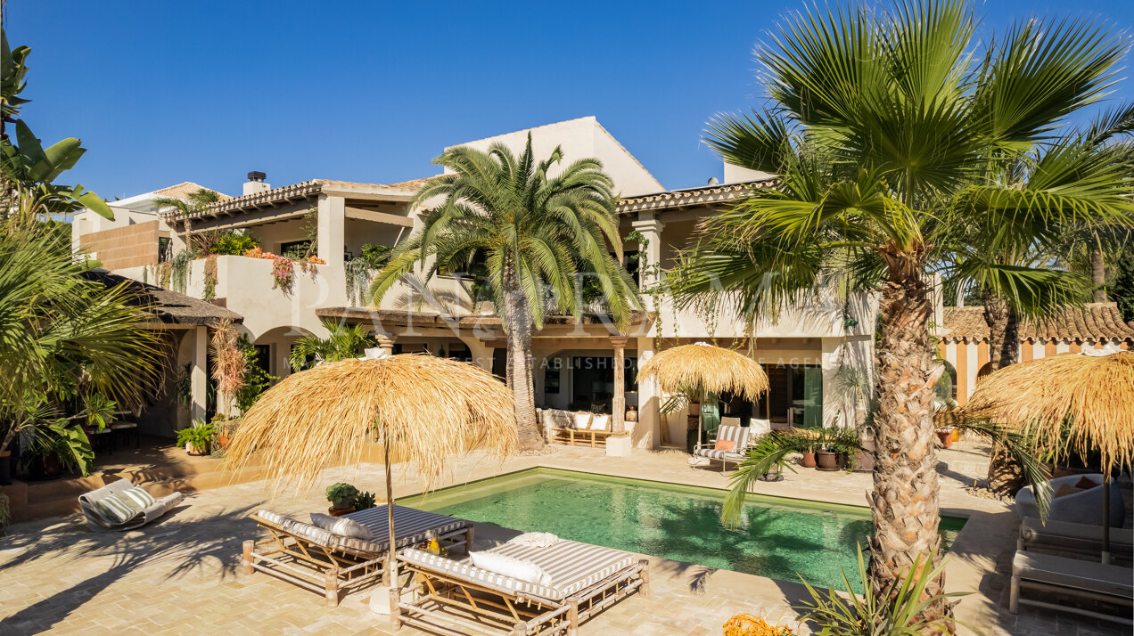 Villa Las Tortugas, an exceptional beachside estate Los Monteros, Marbella east