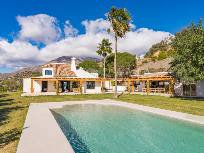 Spectaculaire joyau caché dans les collines d'Estepona avec vue panoramique sur la mer