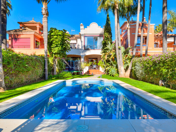 Villa jumelée de luxe avec piscine privée à La Alzambra