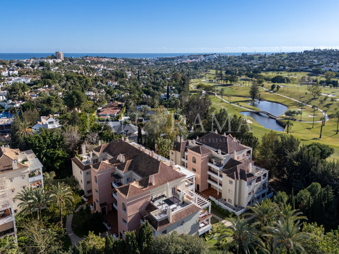 Ruim duplex penthouse met gedeeltelijk zeezicht in River Garden