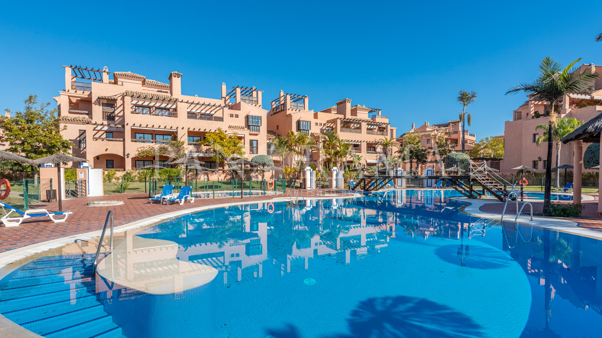 Encantador ático dúplex, segunda línea de playa en Hacienda del Sol, Nueva Milla de Oro