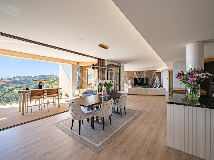 Luminoso y moderno apartamento familiar en una comunidad cerrada con vistas panorámicas al mar