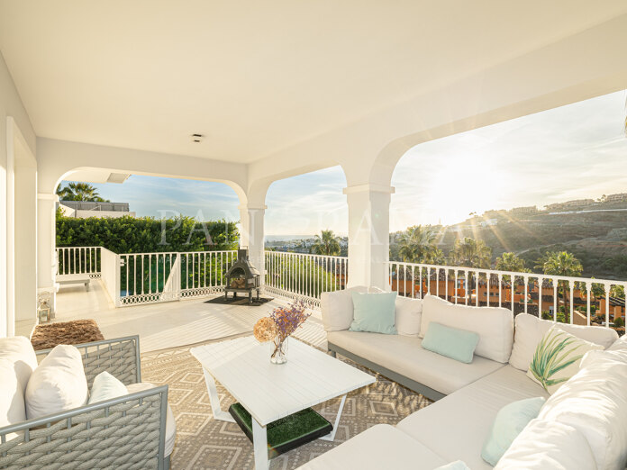 Villa met adembenemend uitzicht op zee in El Paraíso in La Alquería