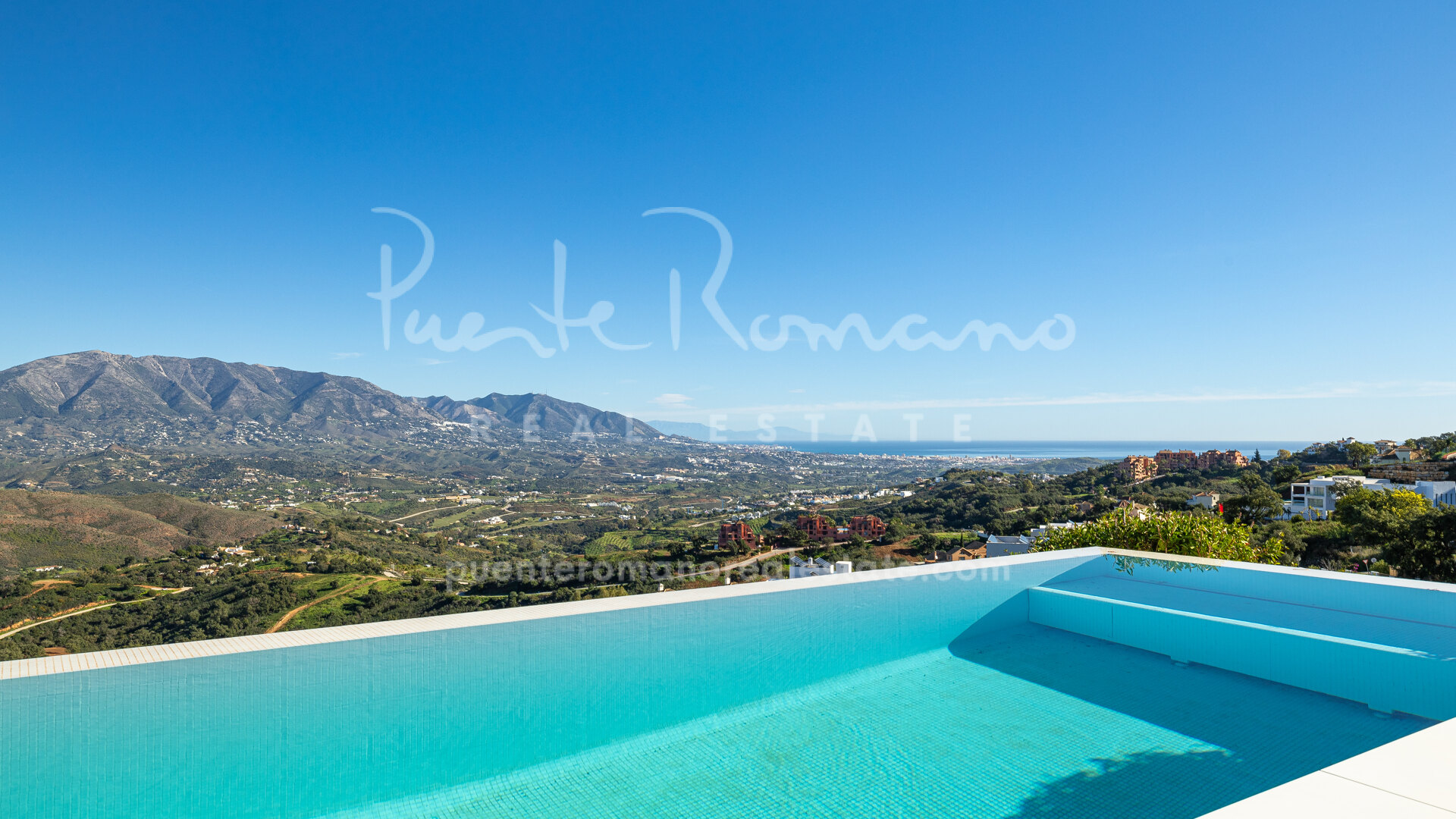 Modern villa in La Mairena, in a serene hillside area with panoramic views