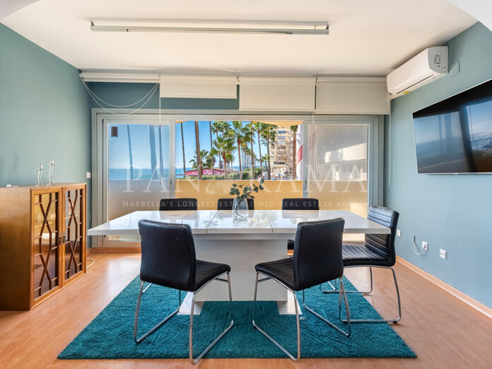 Exclusieve commerciële ruimte aan het strand, tegenover de haven van Marbella