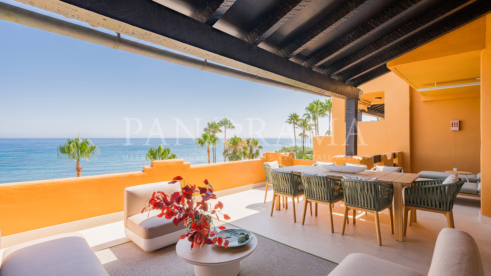 Magnificent 2nd floor beachfront apartment in Los Granados del Mar, Estepona