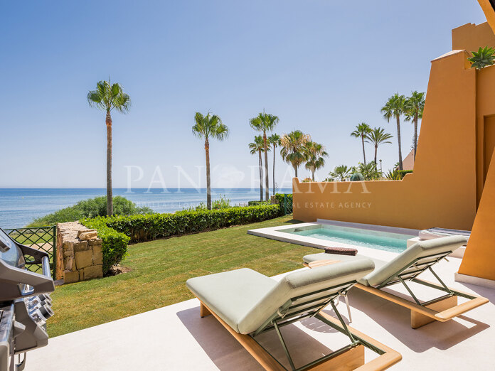 Unique beachfront apartment with private pool in Los Granados Del Mar