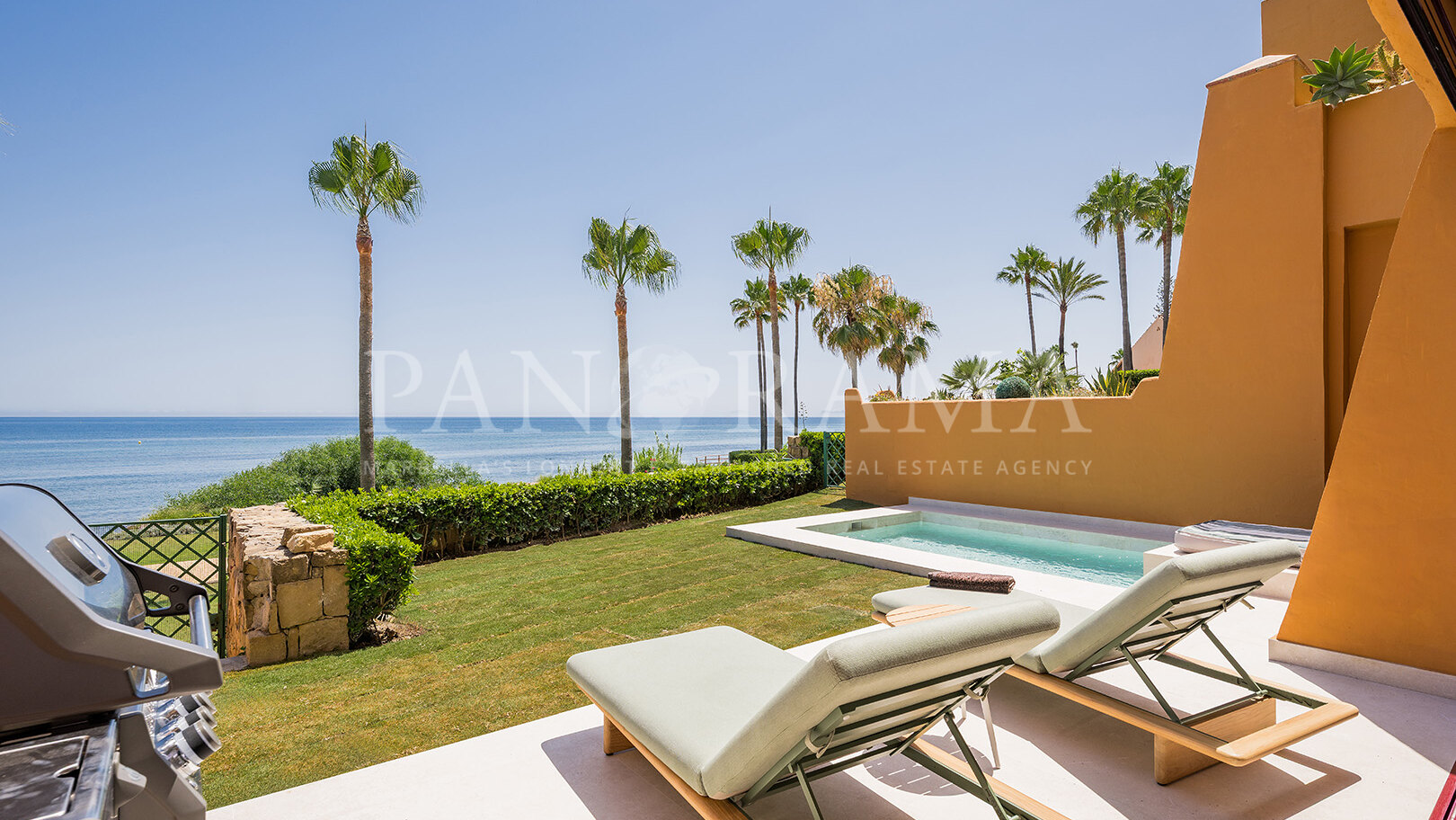 Unique beachfront apartment with private pool in Los Granados Del Mar