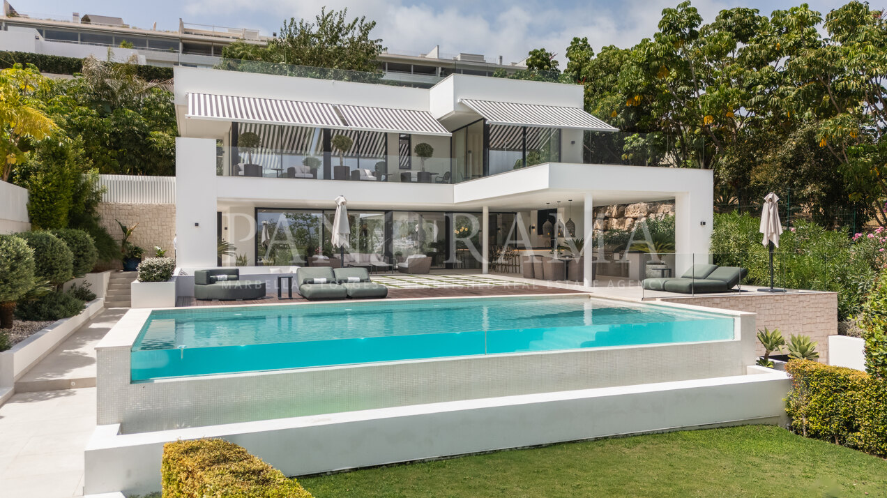 Villa contemporánea en el Valle del Golf con vistas a la emblemática montaña de La Concha