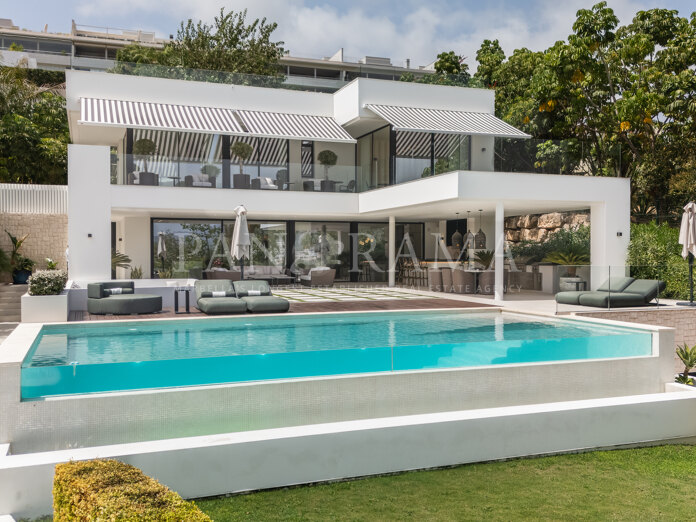 Villa contemporánea en el Valle del Golf con vistas a la emblemática montaña de La Concha