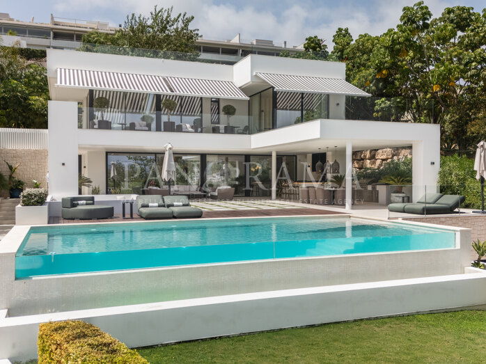 Contemporary villa in the Golf Valley with La Concha Mountain views