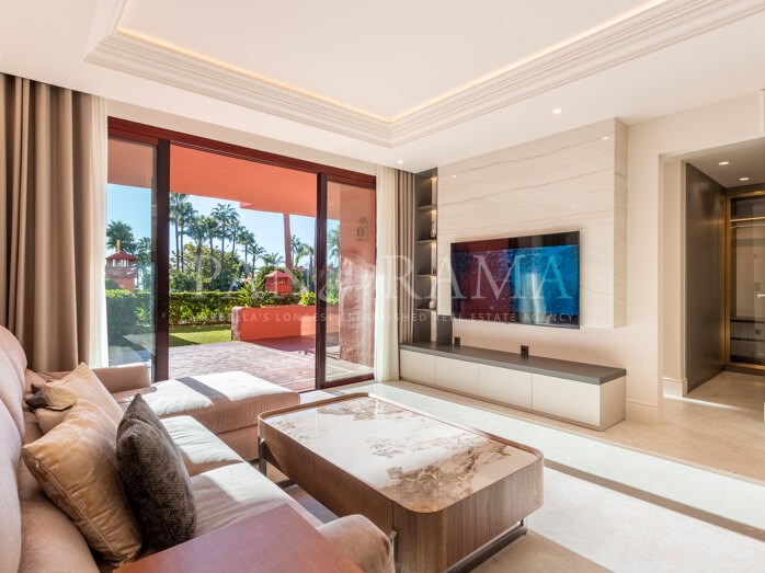 Elegante apartamento en la comunidad frente al mar, Cabo Bermejo, Estepona