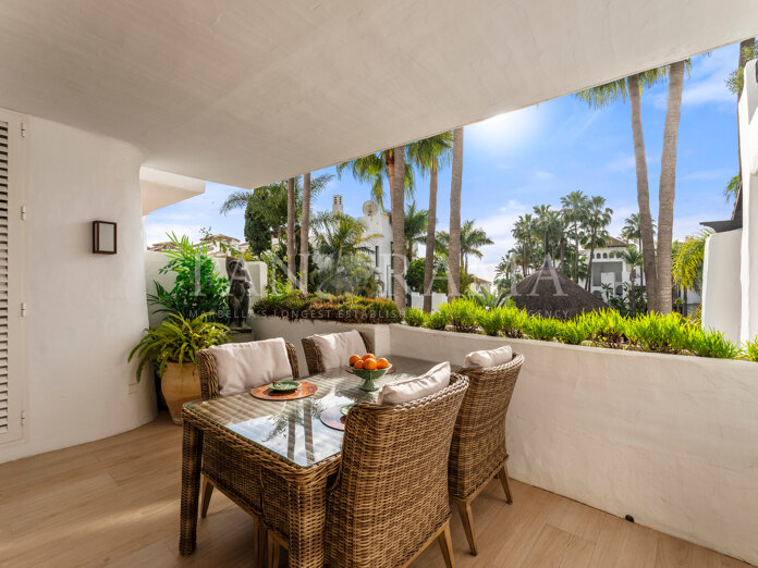 Appartement de luxe impeccable à Marina Puente Romano dans le Jardin Persa