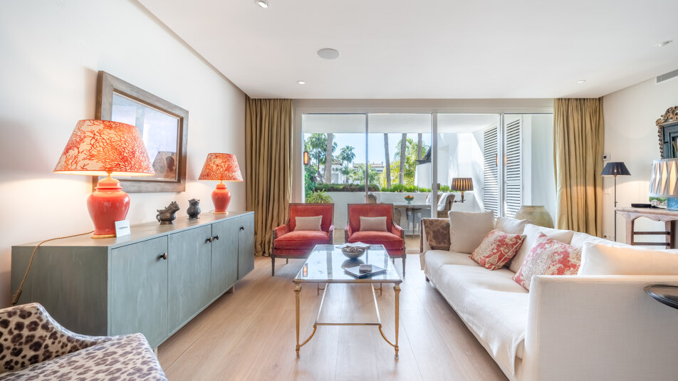 Impeccable luxury apartment in the Persian Gardens of Marina Puente Romano