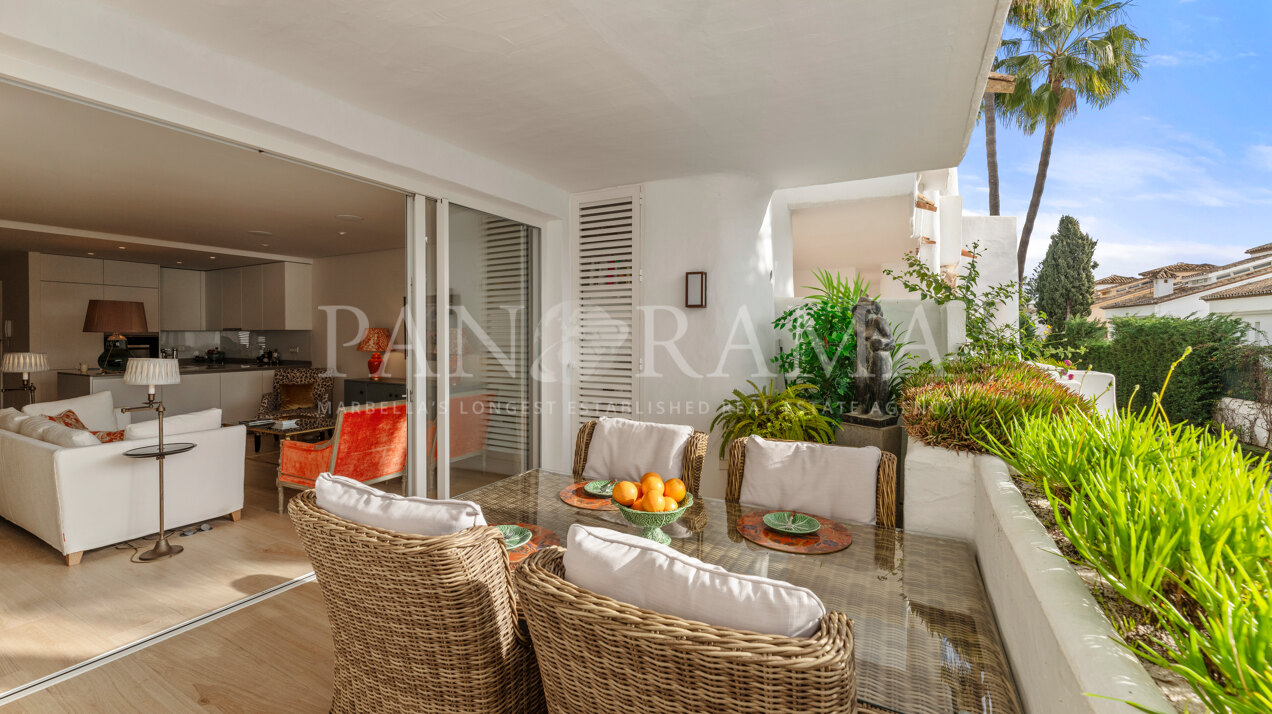 Impeccable luxury apartment in Marina Puente Romano in Jardin Persa