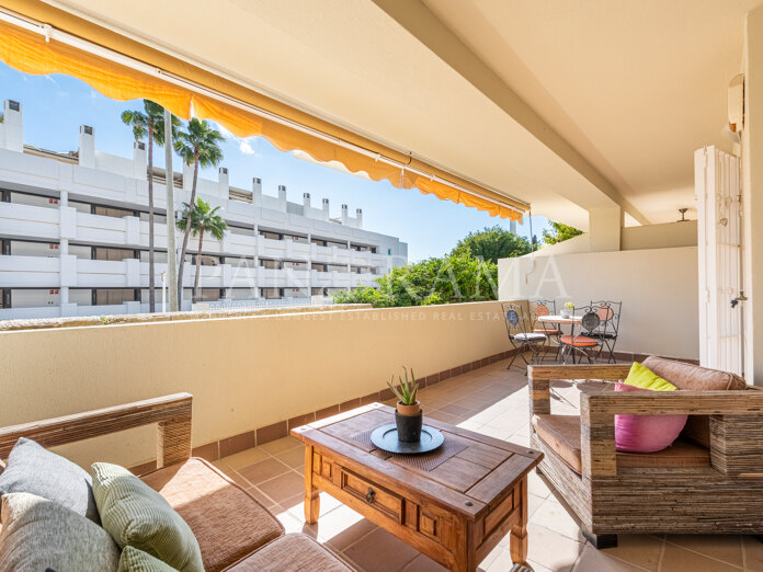 Apartment steps from the beach and Puente Romano on Marbella’s Golden Mile