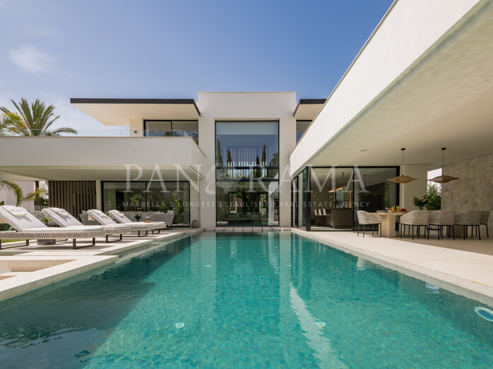 Contemporay luxury villa in Las Brisas Golf, Nueva Andalucía