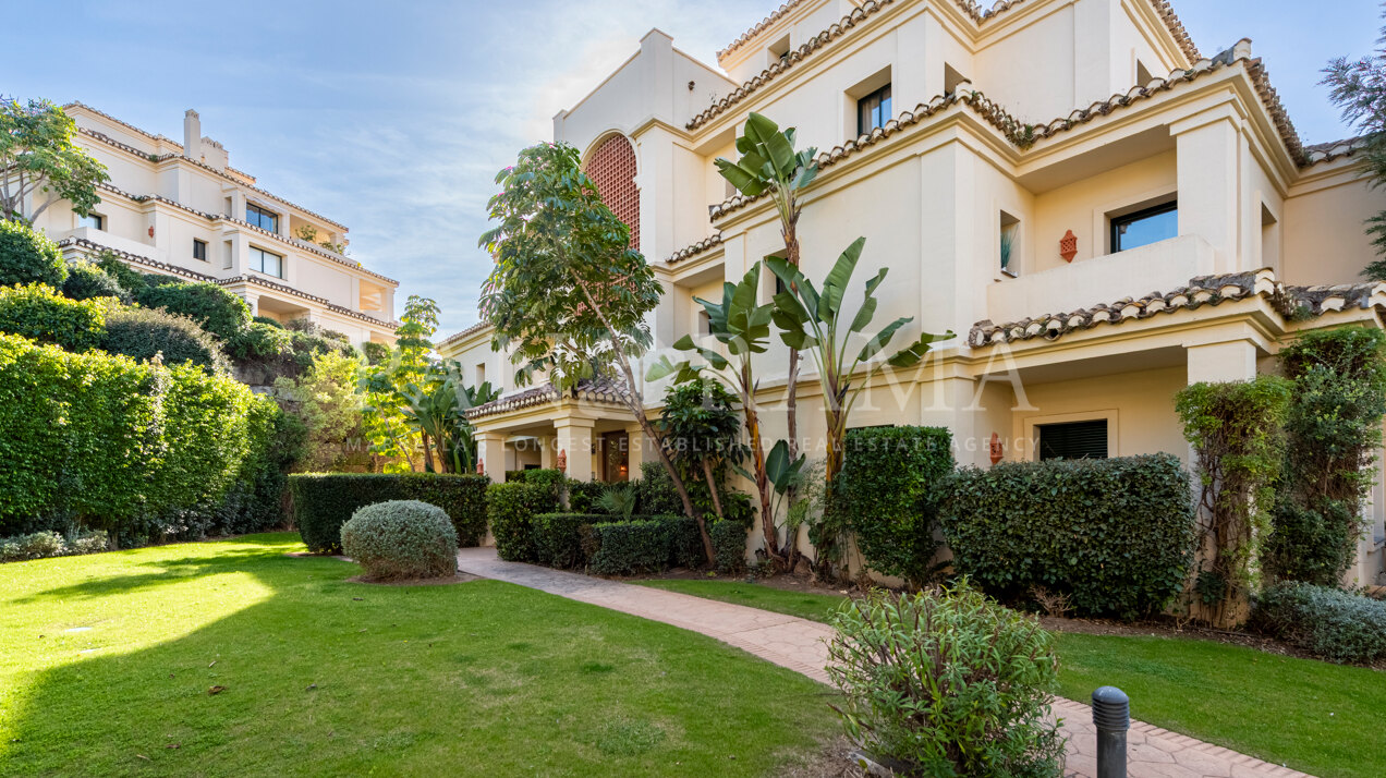 Apartamento en planta baja en Capanes del Golf en Benahavís