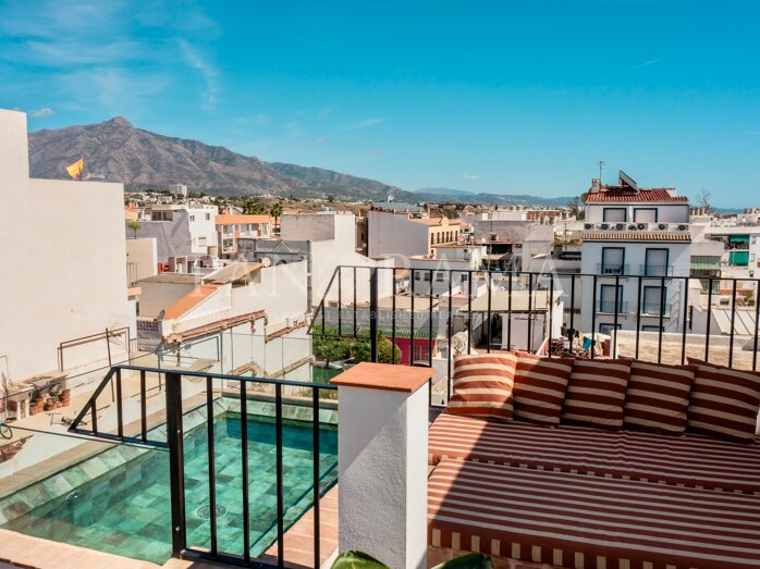 Adosada con azotea privada y piscina climatizada en el casco antiguo de San Pedro