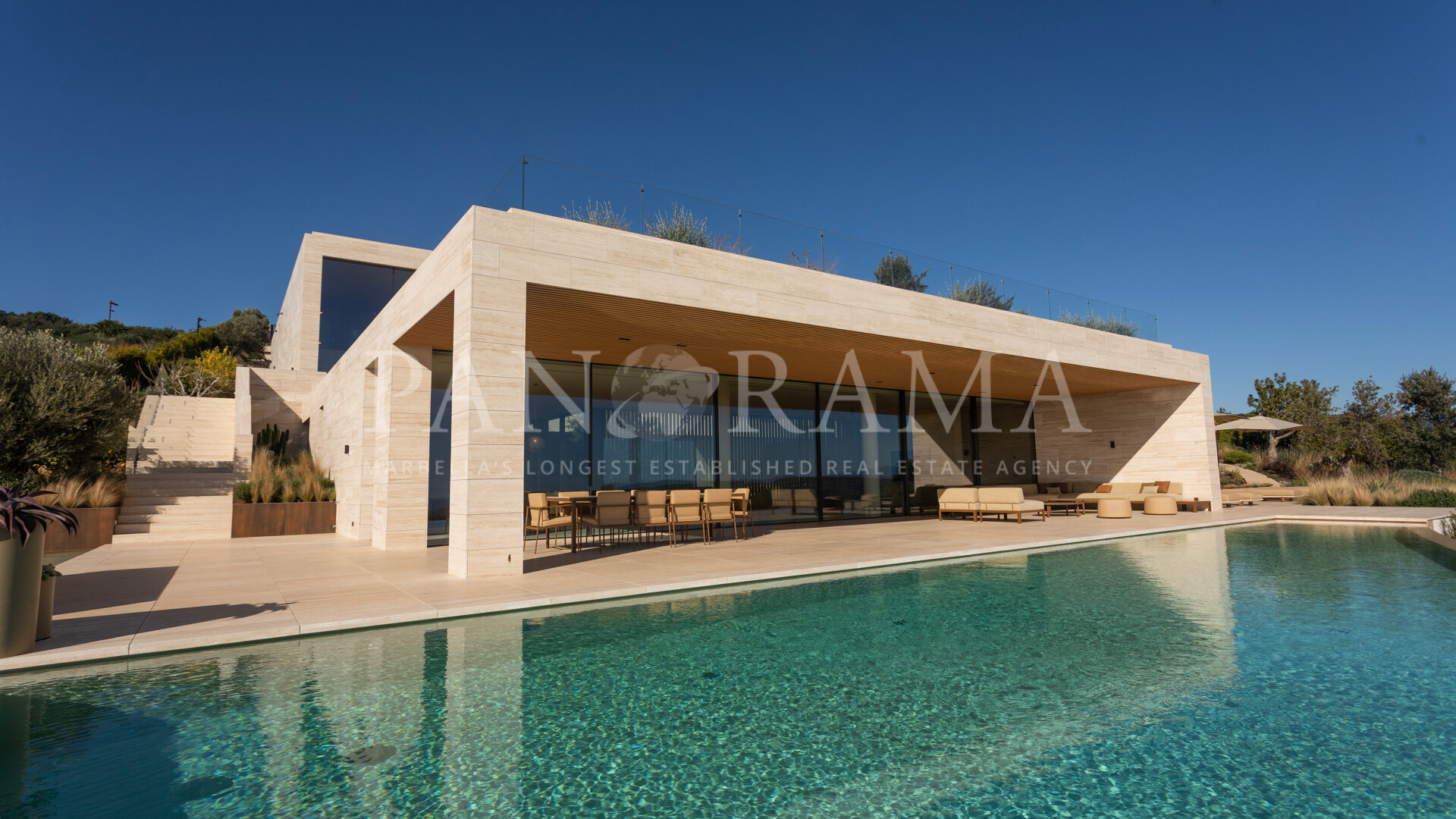 Magnicifent villa in La Reserva de Sotogrande with panoramic views