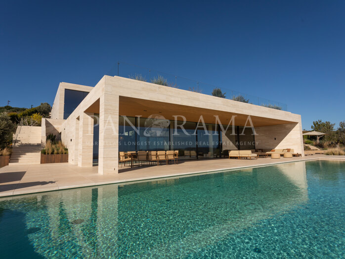 Magnicifent villa in La Reserva de Sotogrande with panoramic views