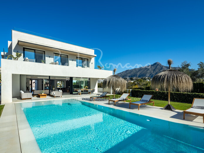Modern villa with panoramic sea views in La Cerquilla, Marbella