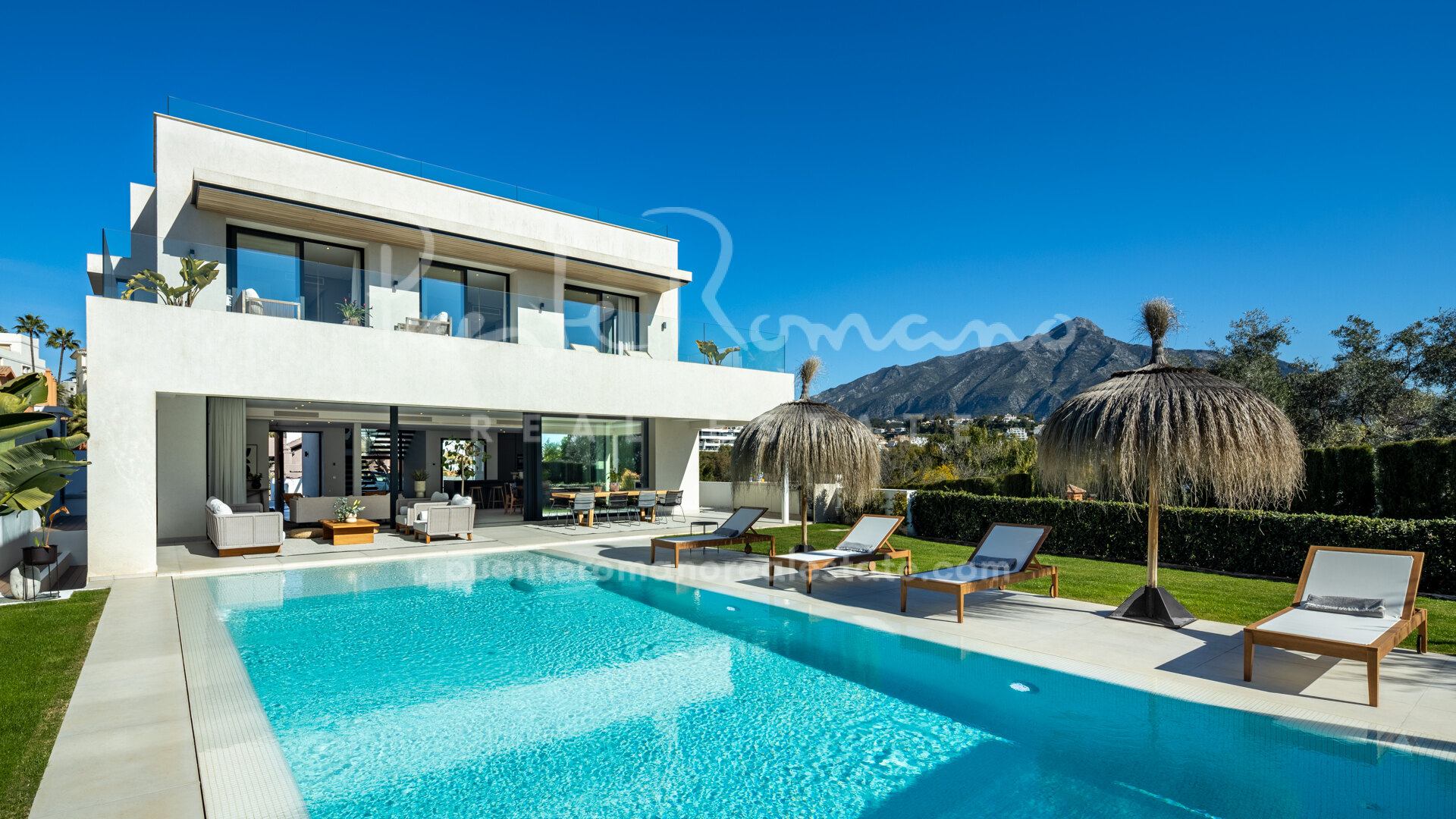 Modern villa with panoramic sea views in La Cerquilla, Marbella