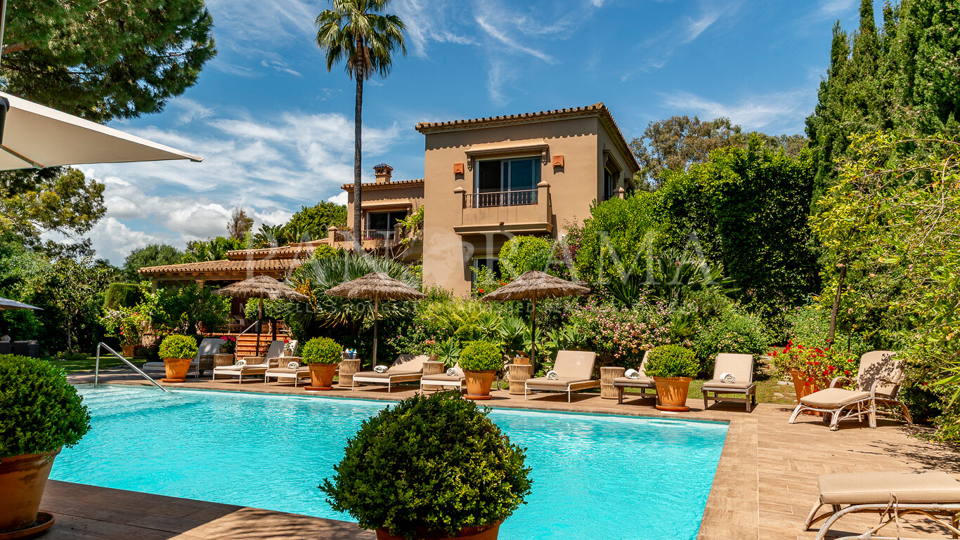 Ruime en gezellige villa op steenworp afstand van het strand in Elviria, oost Marbella