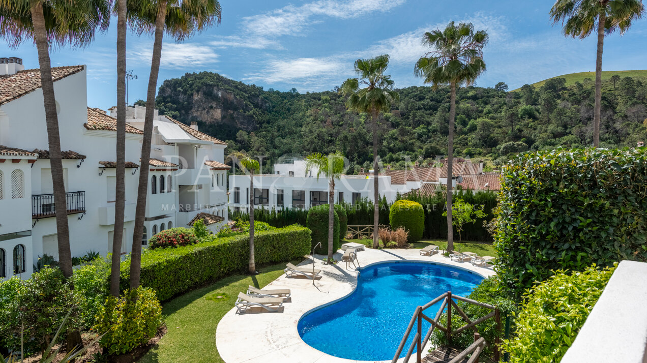 Charming apartment in the heart of Benahavís, in Las Mozas community