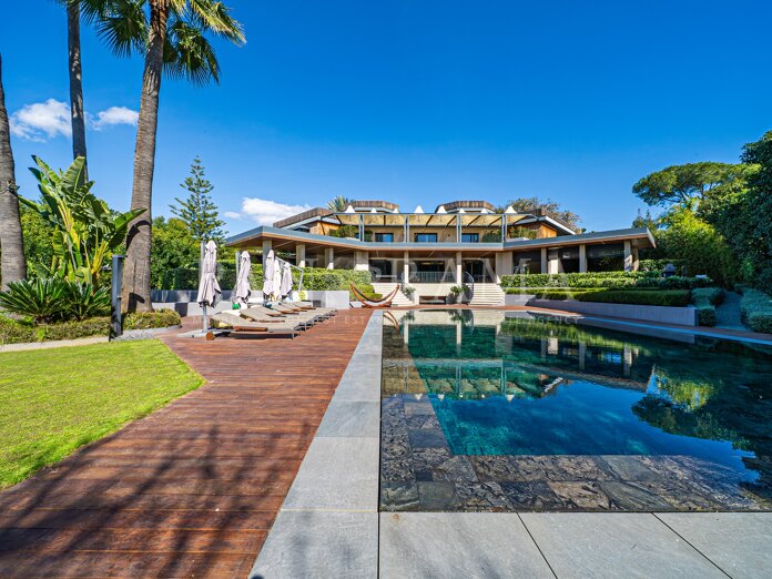 Außergewöhnliches architektonisches Juwel in Guadalmina Baja