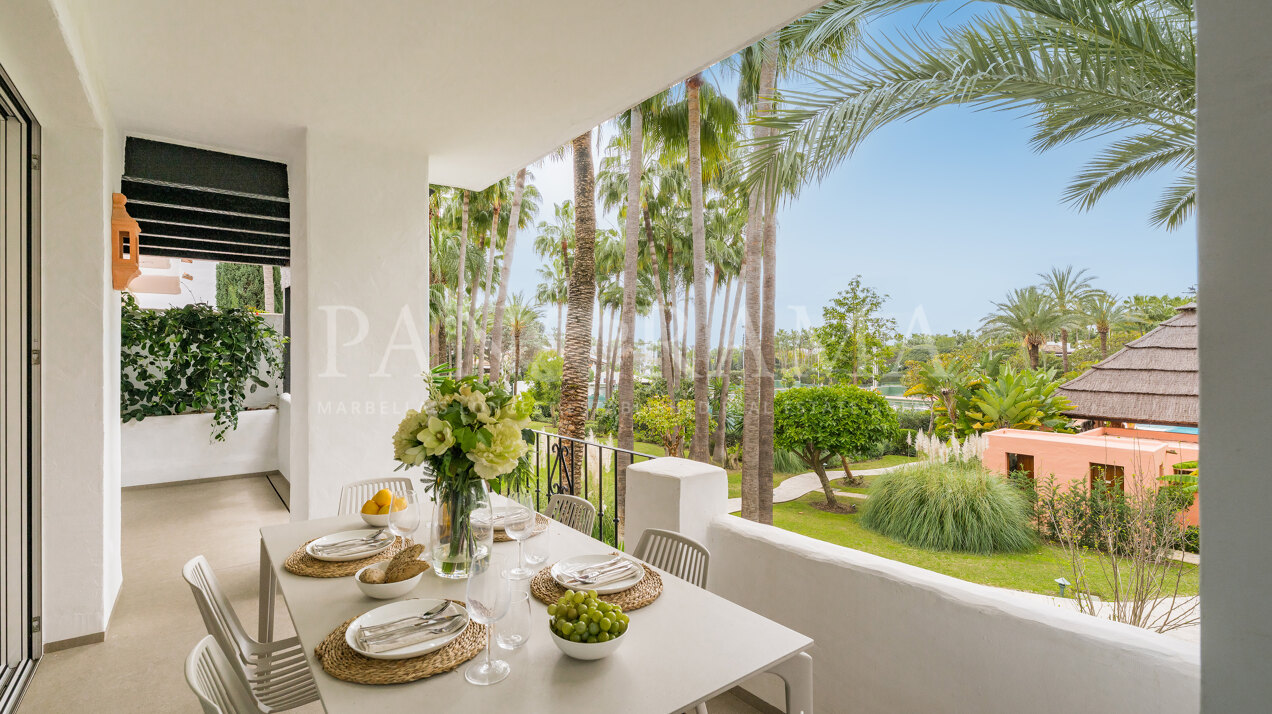 Exquisite moderne Wohnung in Marina Puente Romano – Ein seltenes Juwel an Marbellas Goldener Meile