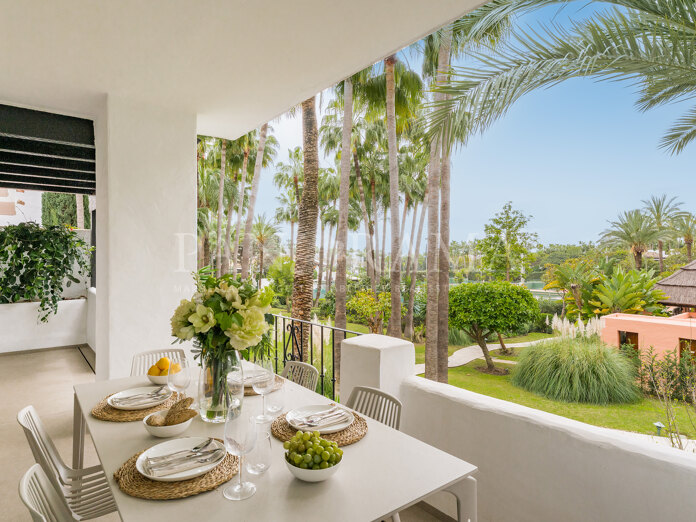 Exquisite Modern Apartment in Marina Puente Romano – A Rare Gem on Marbella’s Golden Mile
