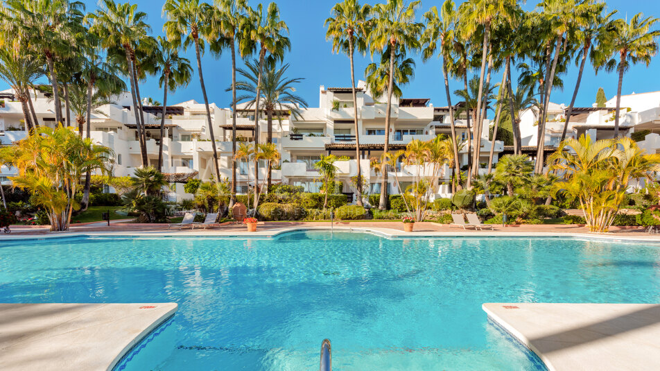Appartement moderne exquis à Marina Puente Romano – Un joyau rare sur la Golden Mile de Marbella