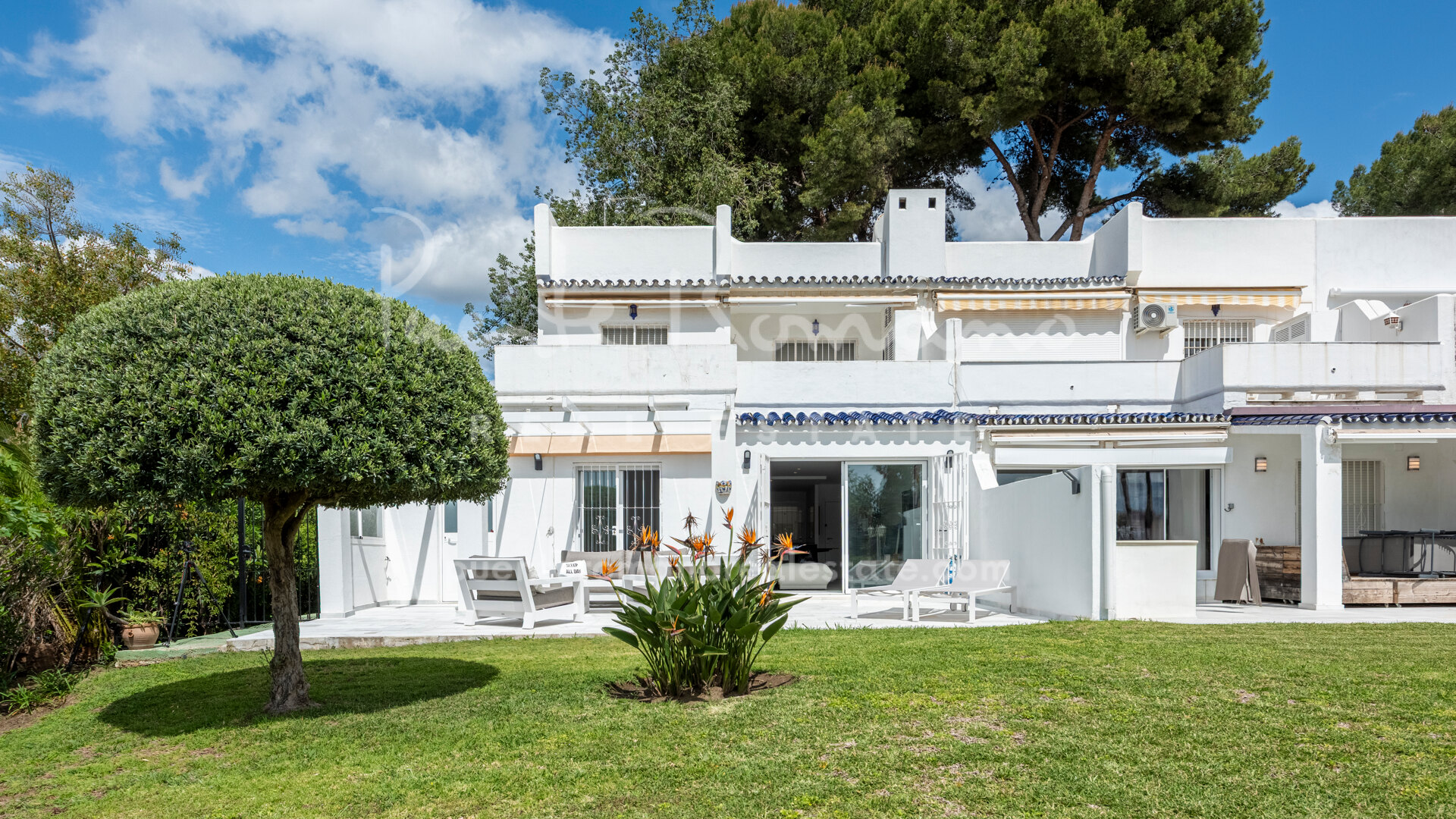 Stunning 2-Bedroom Ground Floor Apartment in La Rinconada.
