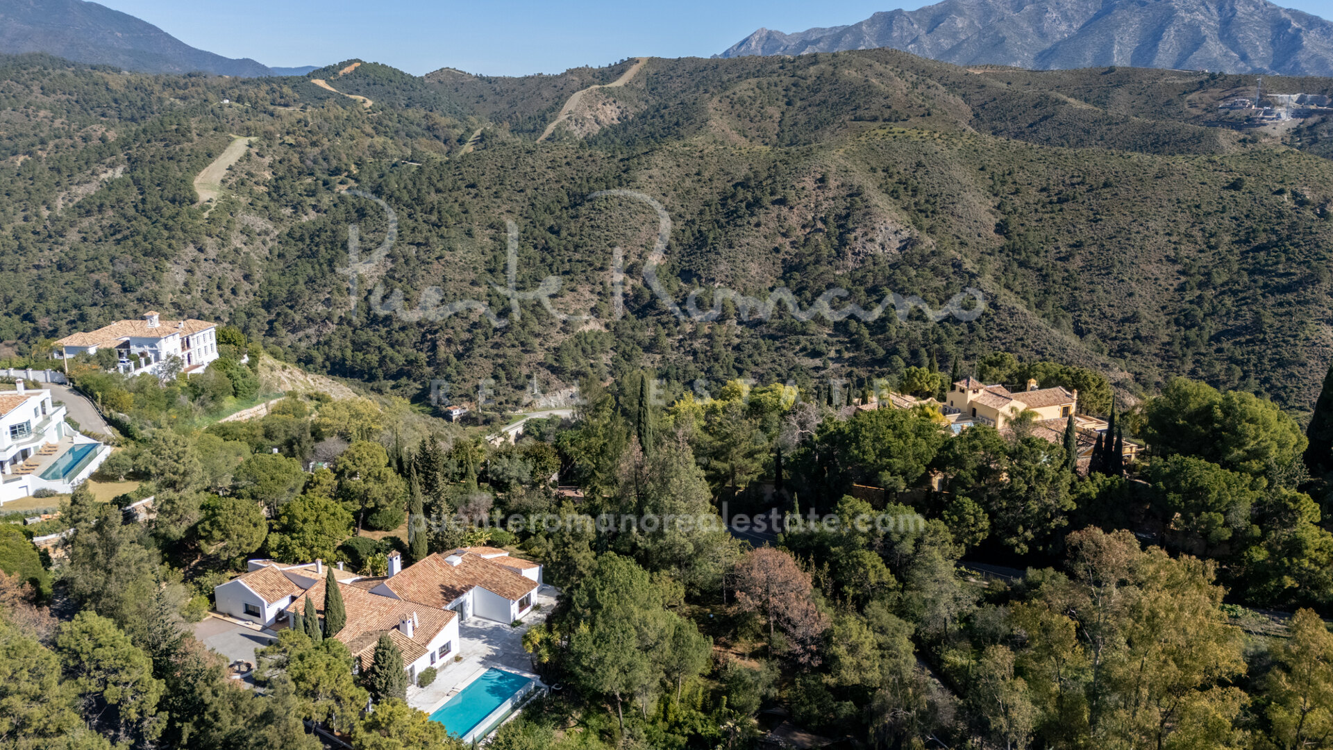 Traditional single-Level villa with sea views in El Madroñal