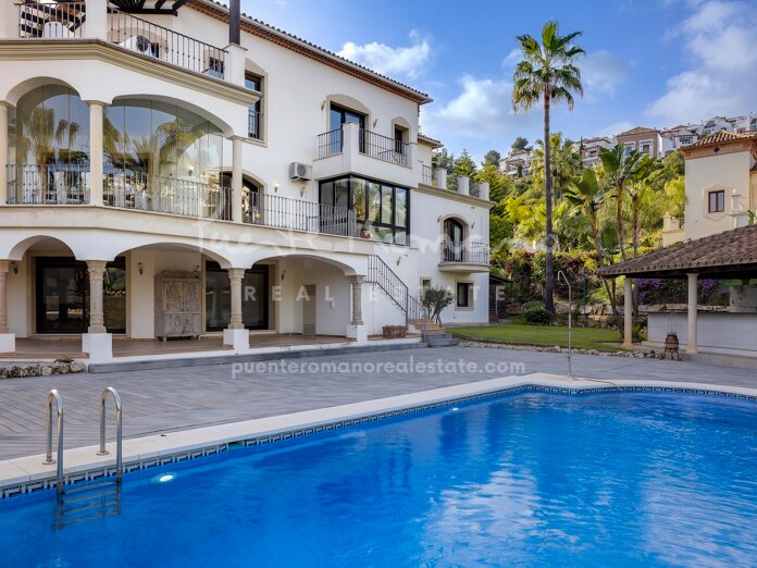 Unique family villa with investment potential in Los Arqueros Golf & Country Club