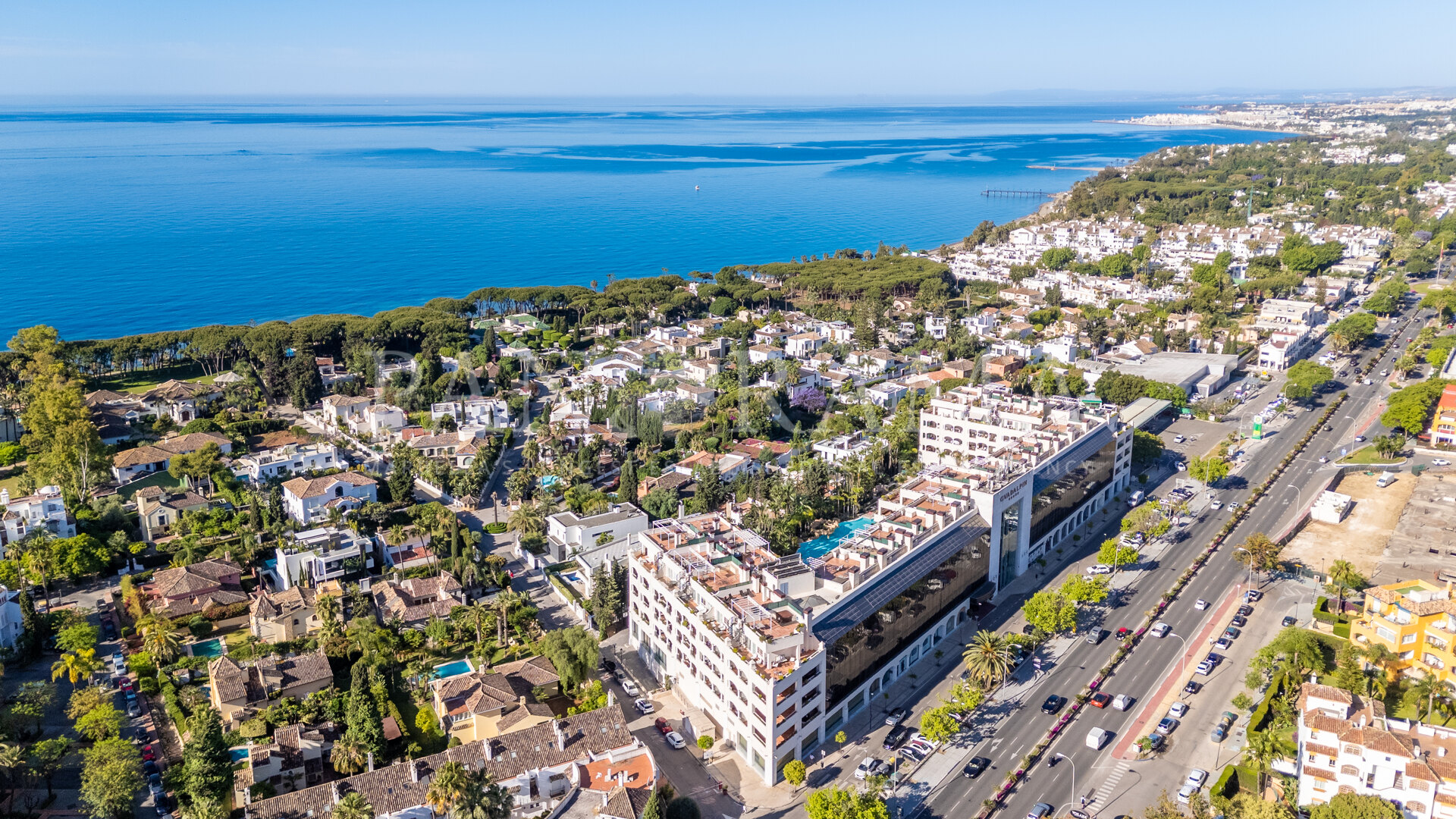 Corner apartment with panoramic sea views on Marbella’s Golden Mile