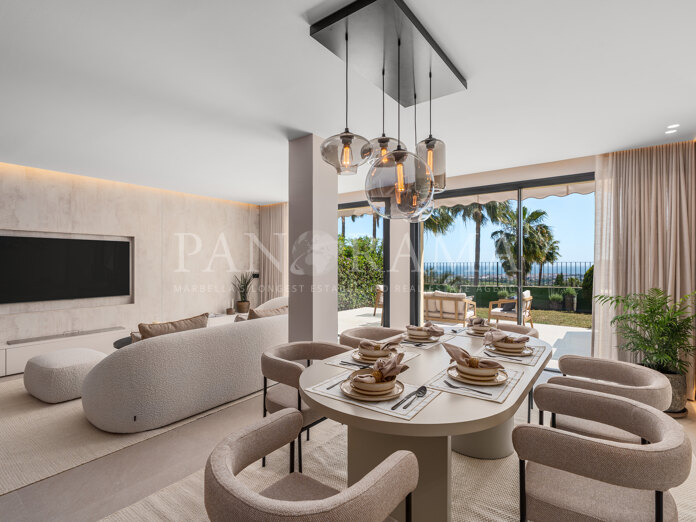 Elegante casa adosada con vistas al mar en La Quinta Hills, Benahavís