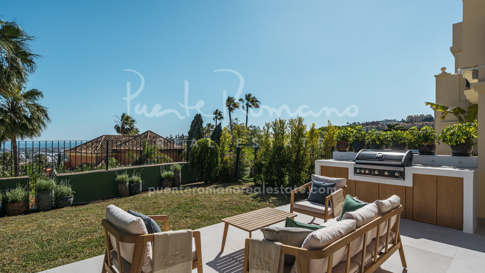 Elegant townhouse with sea views in La Quinta Hills, Benahavís
