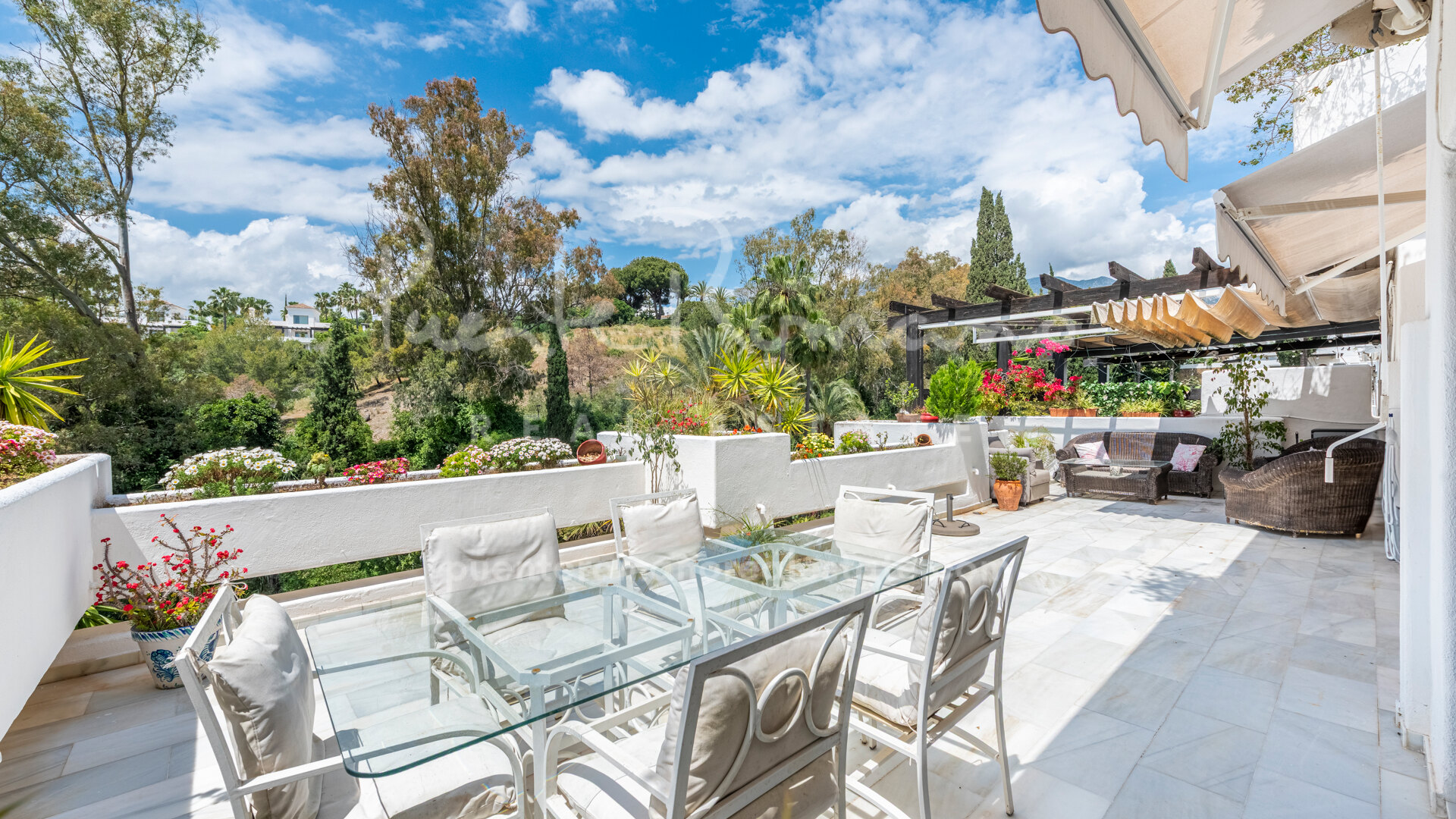 Spacious west-facing apartment in King´s Hills in Marbella Golden Mile