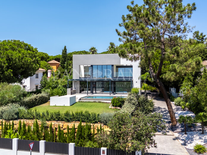 Villa Althea – Elegante villa moderna en Hacienda Las Chapas