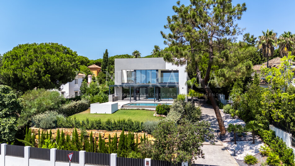 Villa Althea – Elegante villa moderna en Hacienda Las Chapas